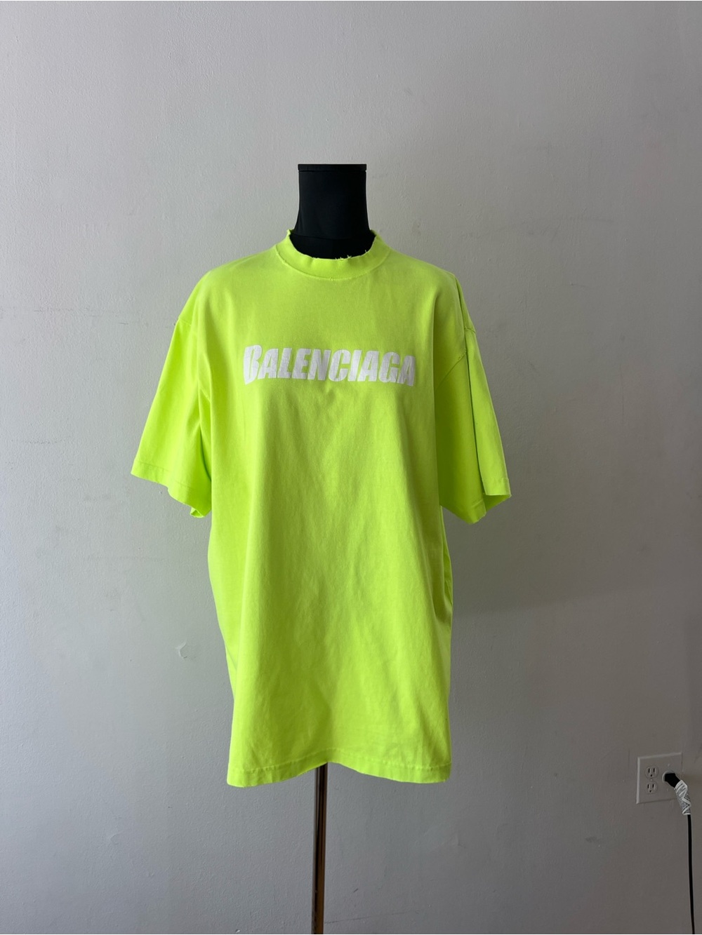 BNWT BALENCIAGA Logo-destroyed short-sleeved T-shirt unisex Neon green XS $850